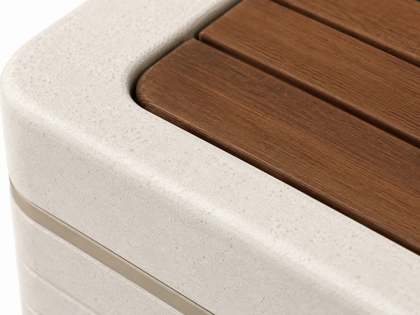 Liora Pure Bench — detail close-up — off-white concrete + iroko