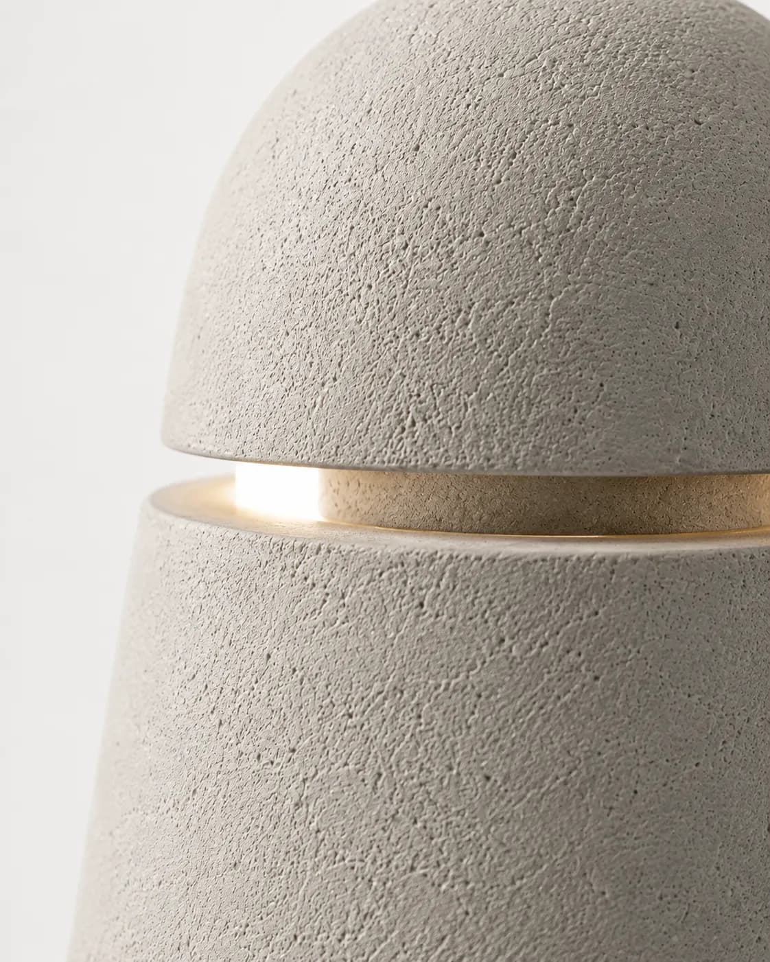Lıvora Glide Bench — detail close-up — off-white concrete + iroko