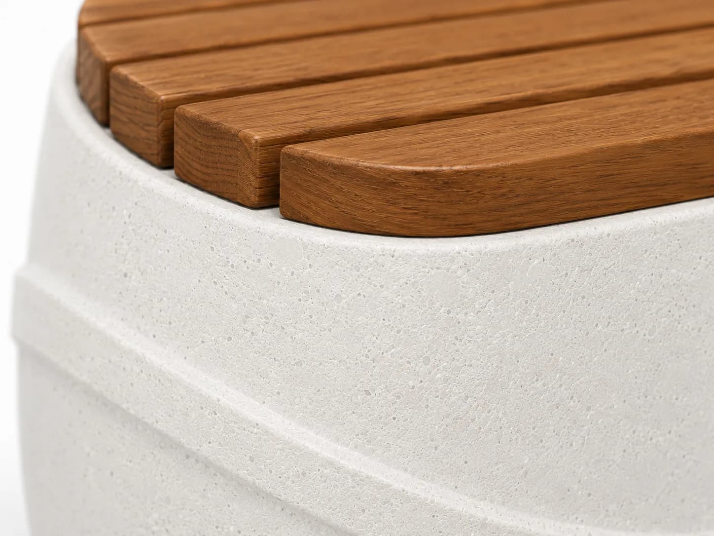 Auro Bench — detail close-up — off-white concrete + iroko